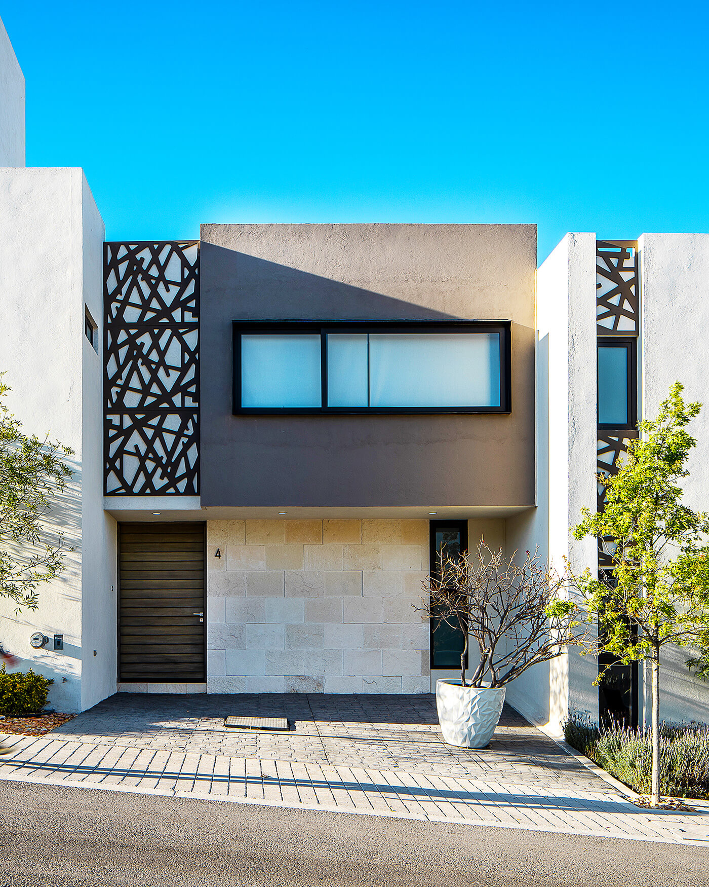 m company portada luks townhouses